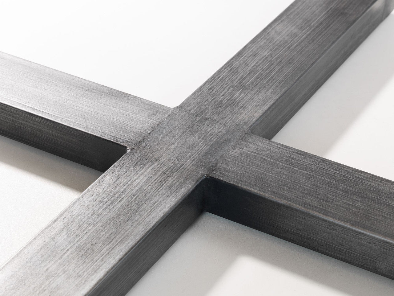 Julian Bowen Brooklyn Solid Oak Round Dining Table