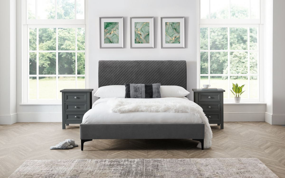 Julian Bowen Sanderson 4ft6 Double Diamond Quilted Velvet Bed